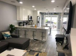 Paradise on the water.Walk to the beach. 2BD1.5Bth